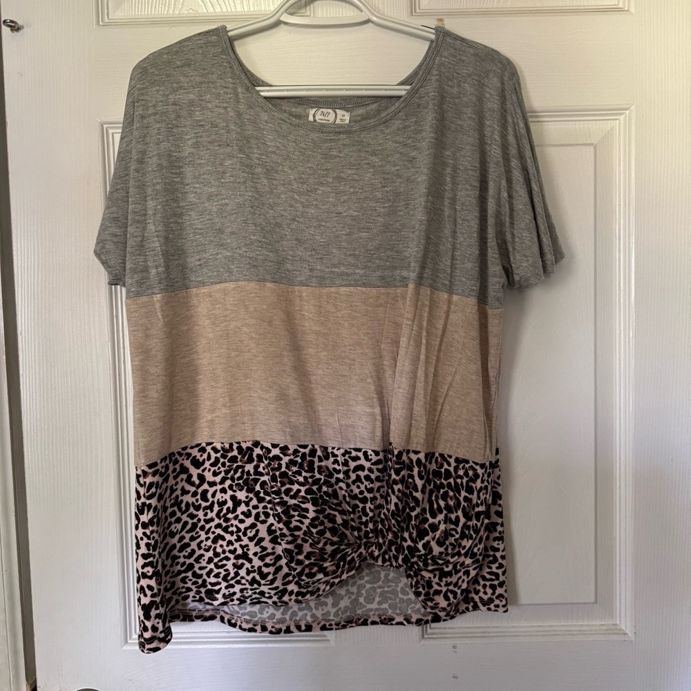 Maurice’s Women’s Colorblock Leopard Knotted Top Size Medium